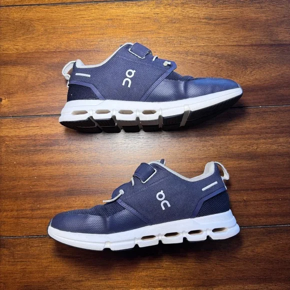 On Kids' Preschool Cloud Play Shoes Running Sneakers Navy White Size 3K EUC - Picture 2 of 6